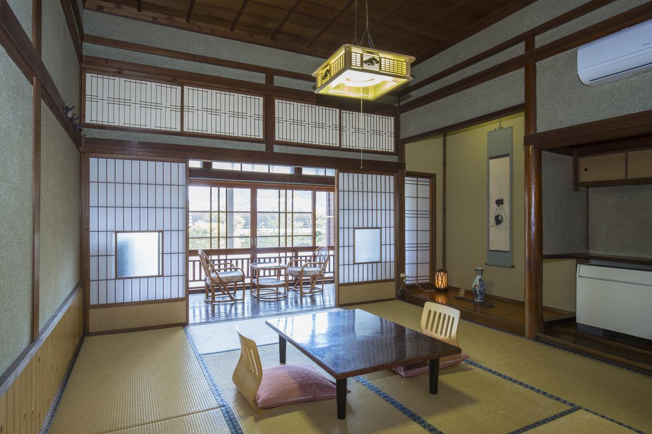Hitoyoshi Ryokan Экстерьер фото